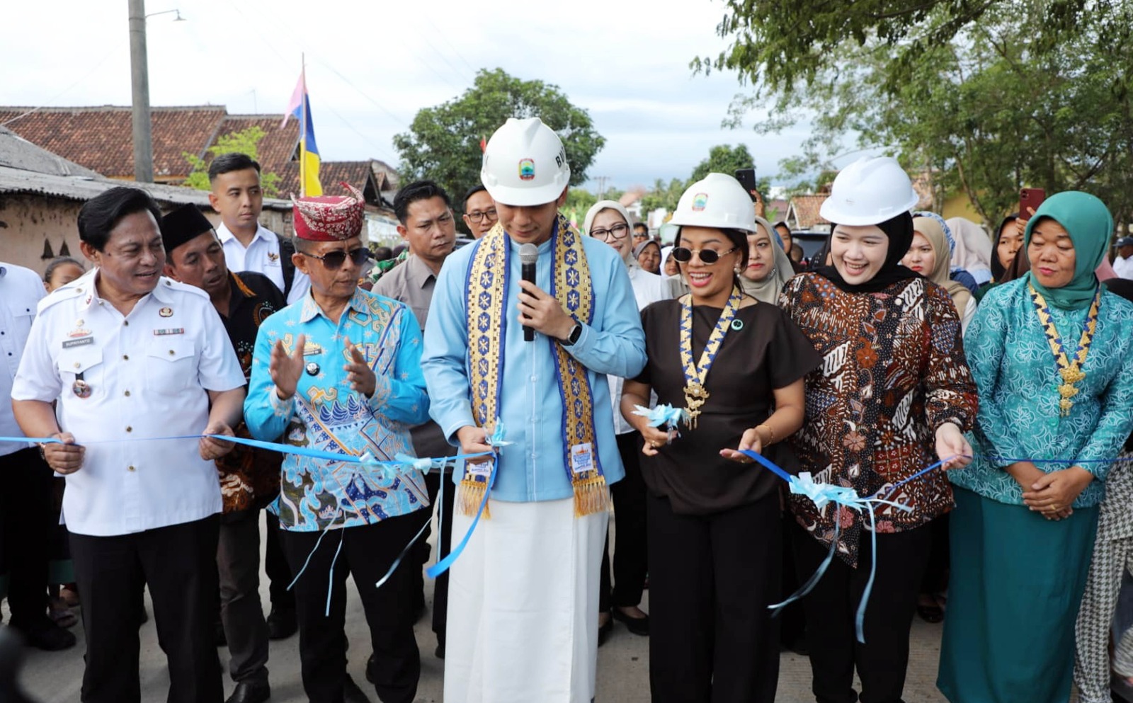 Bupati Egi Perkuat Konektivitas Wisata, Resmikan Jalan Sukamarga-Bulok dengan Cara Sederhana