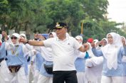 H. Bambang Imam Santoso Wali Kota Metro isi Minggu pagi dengan olahraga di CFD bersama warga