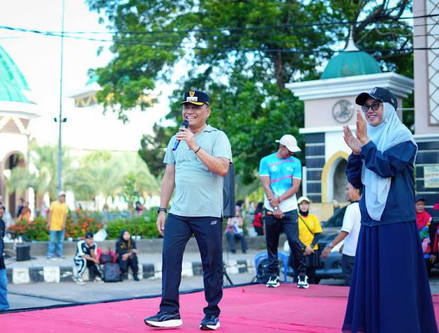 Berlangsung meriah, Wali Kota Metro Hi. Bambang Imam Santoso Car Free Day melebur bersama masyarakat