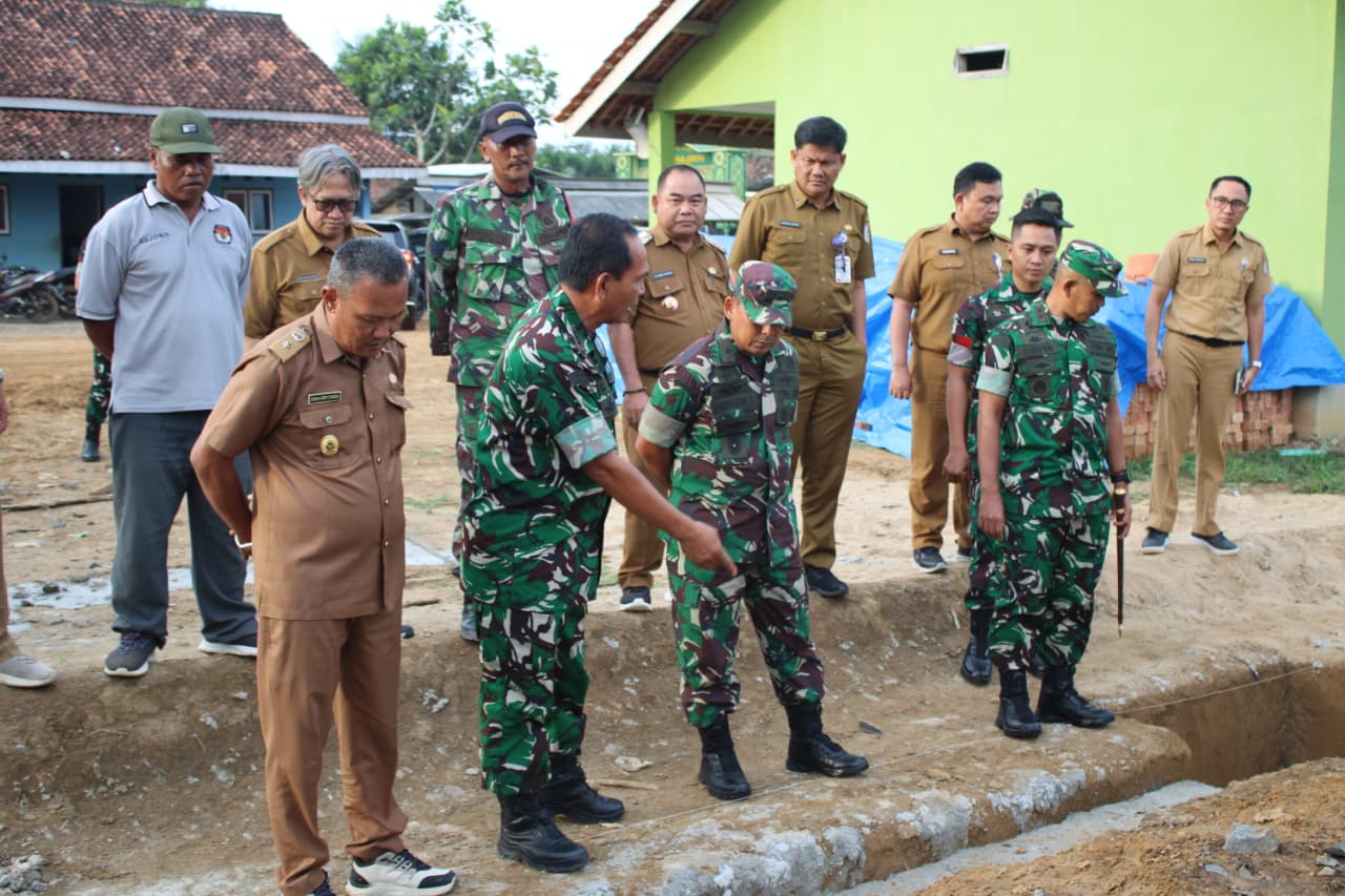 Perkuat Ekonomi Kerakyatan, Kasdam XXI/Radin Inten Tinjau Koperasi Desa Kelurahan Merah Putih (KDKMP) di Moris Jaya