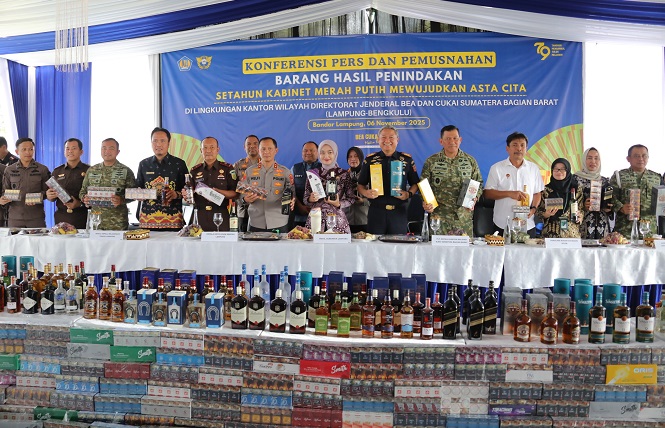 Pemprov Lampung bersama Bea Cukai Sumbagbar Musnahkan Barang Ilegal