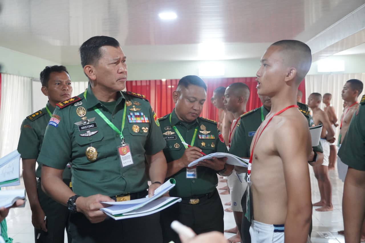 Pangdam XXI/RI Pimpin Sidang Panitia Pusat Penerimaan Tamtama PK Gelombang III TA 2025 di Bandar Lampung
