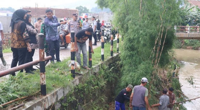 Wali Kota Tinjau Langsung Kawasan Terdampak Banjir di Bandar Lampung