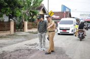 Gubernur Rahmat Mirzani Tinjau Pemeliharaan Jalan Provinsi di Kota Metro