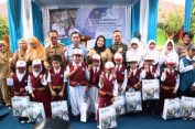 Wali Kota Serahkan Bantuan Perlengkapan Sekolah Untuk Siswa SD-SMP Se-Kota Bandar Lampung