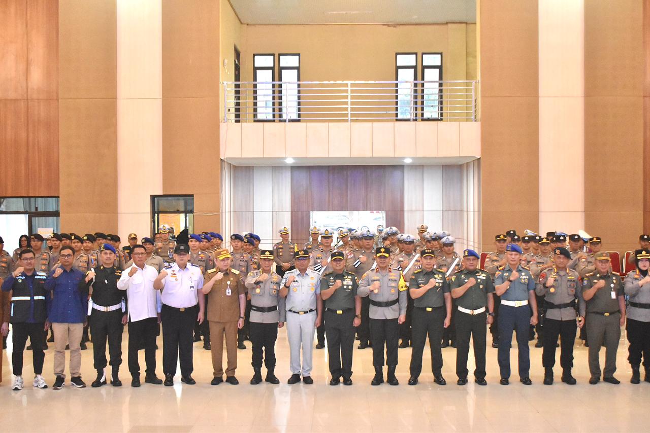 Kasrem 043/Gatam Hadiri Apel Gelar Pasukan Operasi Keselamatan Krakatau 2026 Polda Lampung