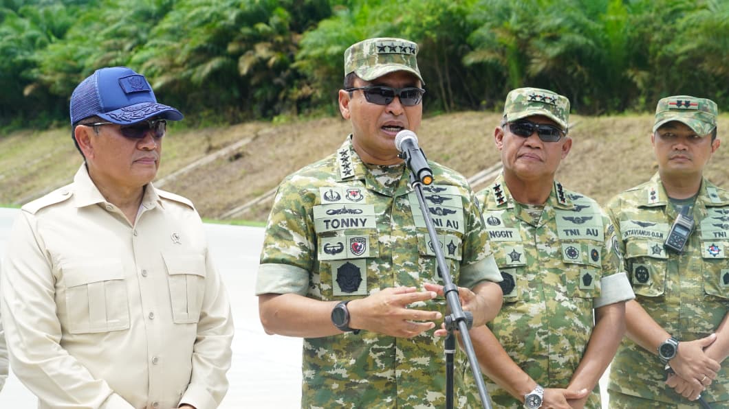 Kasdam XXI/Radin Inten Hadiri Uji Coba Landasan Pacu Darurat Pesawat Tempur Di Ruas Tol Terpeka