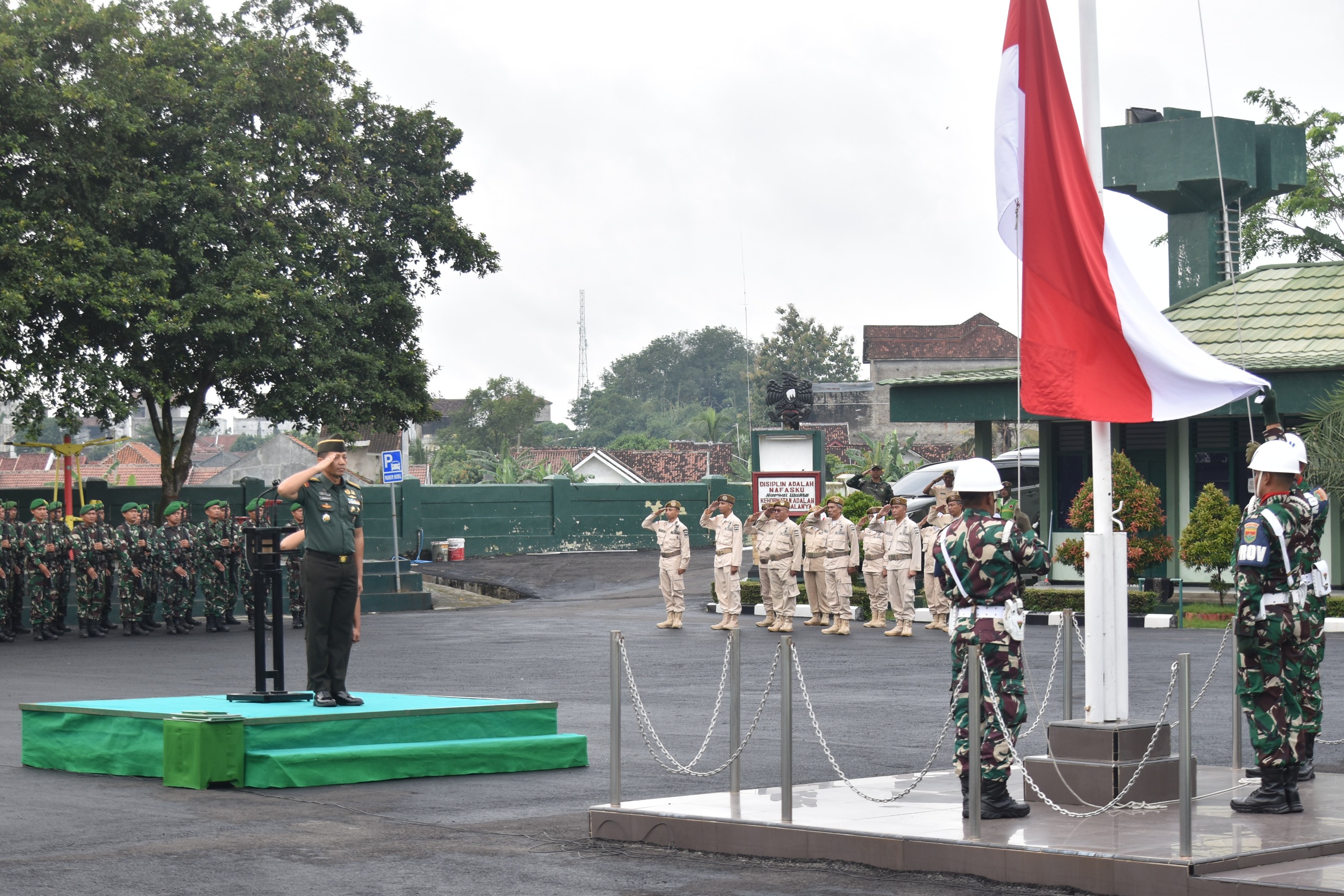 Kasrem 043/Gatam Pimpin Upacara Bulanan Sampaikan Amanat KASAD