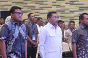Bandar Lampung (HS) – Ketua DPRD Provinsi Lampung A. Giri Akbar, SE., MBA., menghadiri kegiatan “Doa untuk Negeri” dalam rangka HUT ke-18 tvOne di Masjid Raya Al-Bakrie Lampung, Sabtu (14/02/2026). Ia didampingi Ketua IKAD DPRD Provinsi Lampung Irene Fransisca Giri serta dihadiri Ketua Komisi V DPRD Provinsi Lampung Dr. Yanuar Irawan, SE., MM  Kegiatan bertema “Doa untuk Negeri” dengan semangat lokal “Lampung Tanoh Pusako, Gham Pulang” berlangsung khidmat. Masyarakat dari Kabupaten/Kota se-Provinsi Lampung hadir dengan antusias, mencerminkan kuatnya nilai religius dan kebersamaan.   Mau Tahu Air Minum Kemasan yang Baik? Ini Pilihan Konten Kreator  5 Ikan ini Jangan Dimakan Ya, Kenapa?  Rangkaian acara diawali tausiyah akbar oleh Abdul Somad yang menjadi magnet utama jamaah. Momentum ini menjadi ajang syiar keagamaan sekaligus doa bersama bagi kedamaian dan persatuan bangsa.   Turut hadir Gubernur Lampung Rahmat Mirzani Djausal, ST., MT., didampingi Ketua PKK Provinsi Lampung Purnama Wulan Sari Mirza, serta Sekretaris Daerah Provinsi Lampung Marindo Kurniawan, S.T., M.T. beserta istri.  Ketua DPRD Provinsi Lampung menyampaikan apresiasi atas kepercayaan menjadikan Lampung sebagai lokasi kegiatan. Menurutnya, acara keagamaan ini memperkuat spiritualitas sekaligus mempererat silaturahmi antara pemerintah dan masyarakat.  “Pembangunan tidak hanya fisik, tetapi juga mental dan spiritual. ‘Doa untuk Negeri’ menjadi ruang kebersamaan untuk memperkuat keimanan, persatuan, dan optimisme membangun daerah,” ujar ketua DPRD Lampung.  DPRD Provinsi Lampung berharap kegiatan serupa terus dilaksanakan sebagai sarana penguatan nilai keagamaan dan kebersamaan. Momentum HUT ke-18 tvOne diharapkan memperkokoh persatuan dalam mewujudkan Indonesia yang damai dan sejahtera.  Dalam tausiyahnya, Ustaz Abdul Somad mengangkat tema syukur, istiqamah, kesabaran, dan persatuan. Ia mengajak masyarakat mengisi umur dengan amal ibadah serta memperkuat dzikir sebagai penenang jiwa.  UAS juga menekankan pentingnya istiqamah dalam kehidupan pribadi, keluarga, dan kebangsaan. Ia mengingatkan bahwa keberagaman Indonesia dipersatukan oleh nilai Pancasila dan semangat persaudaraan.