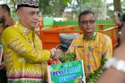 Wali Kota Metro Hi. Bambang Imam Santosa Serahkan Bantuan 7 Bentor dan 22 Unit Bin Kontainer Sampah Organik untuk SPPG