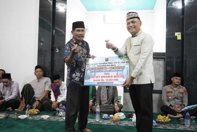 Wali Kota Metro HI. Bambang Imam Santosa Gelar Safari Ramadan Serahkan Bantuan Hibah ke Masjid Al Watoniah