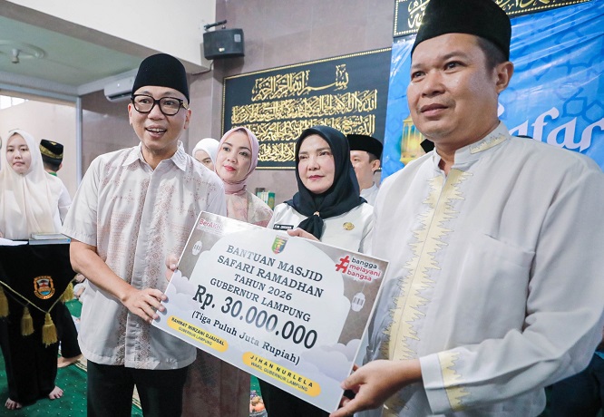 Safari Ramadan di Bandar Lampung, Gubernur Ajak Masyarakat Tumbuhkan Semangat Gotong Royong Membangun Daerah