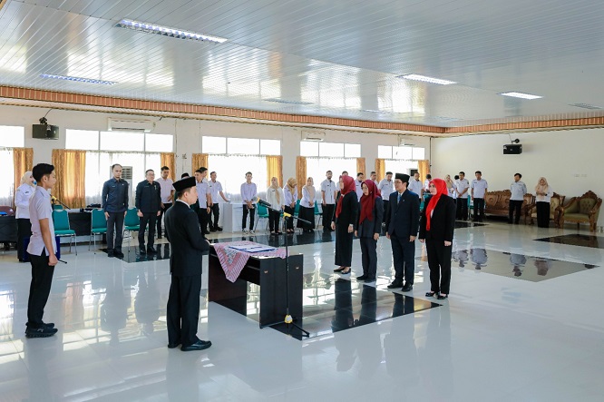 Sekdaprov Lantik 4 Pejabat Administrator Pemprov Lampung