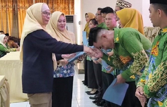 Guru dan Tendik Jenjang SD  Kota Bandar Lampung Terima SPMT