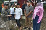 Irwan Rosa, S.H Sebagai Camat Kedondong Penuh Harap Agar Jalan Provinsi Yang Di Desa Teba Jawa Segera Di Perbaiki