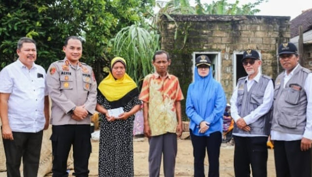 Bupati Pesawaran Tinjau Lokasi Terdampak Puting Beliung di Kecamatan Tegineneng