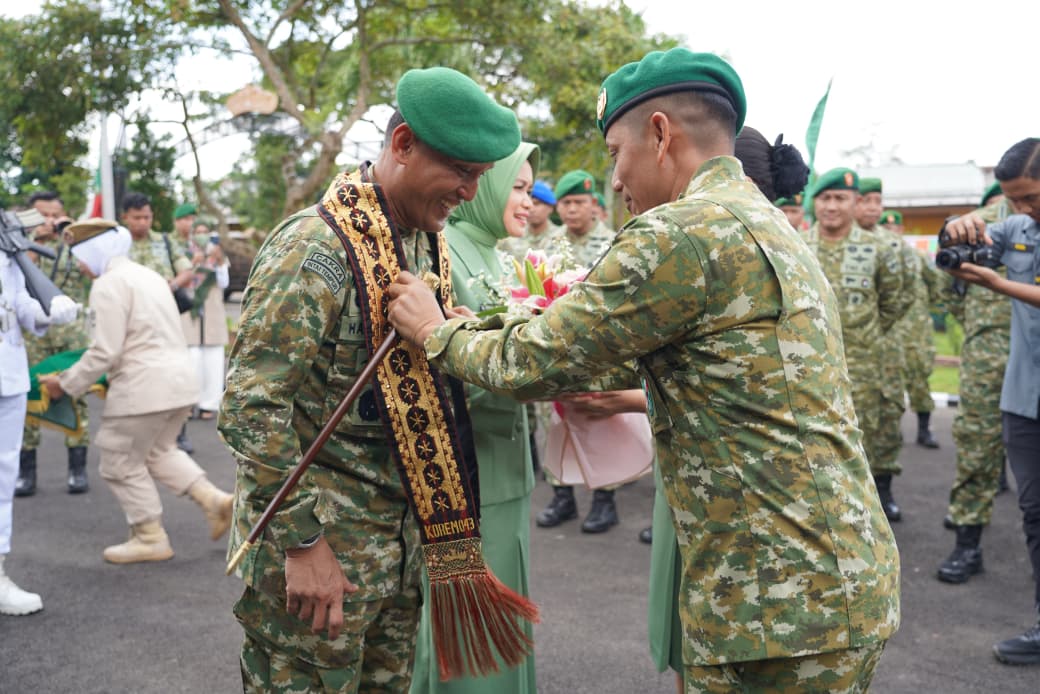 Korem 043/Gatam Gelar Tradisi Penyerahan Pasukan, Tongkat Kepemimpinan Resmi Beralih