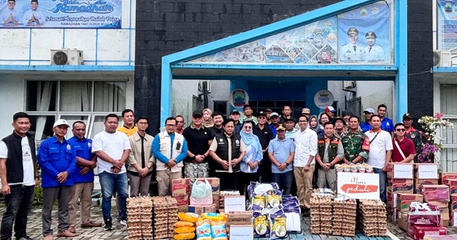 1.175 KK Korban Banjir di Empat Kecamatan Terima Bantuan Beras dan Sembako dari Pemkab Lampung Selatan dan 10 Perusahaan