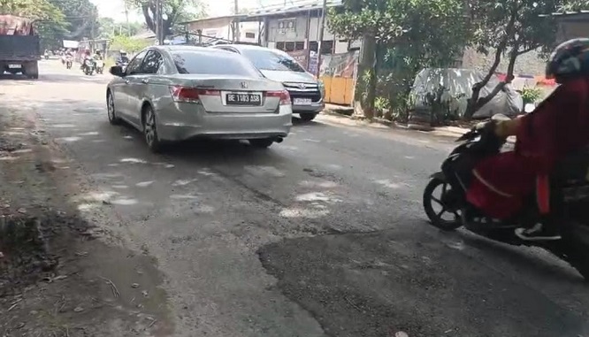 Warga Bandar Lampung Sambut Baik Perbaikan Jalan Pulau Damar