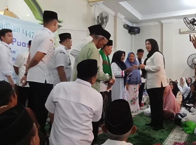 Wali Kota Bandar Lampung Salurkan Bantuan Untuk Masjid Al Barokah Rp50 Juta