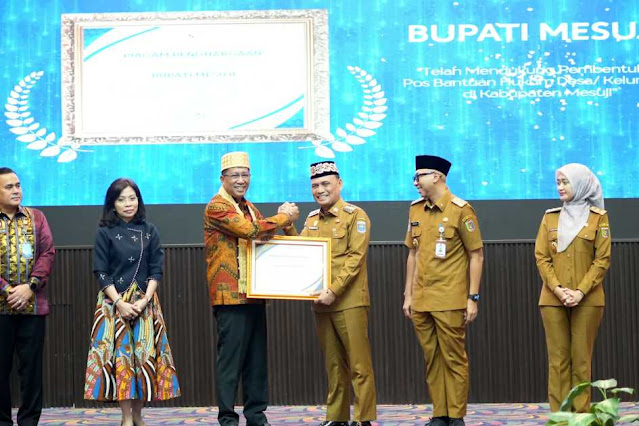 Wali Kota Metro HI. Bambang Terima Penghargaan dari Menteri Hukum RI atas Dukungan Pos Bantuan Hukum Desa/Kelurahan