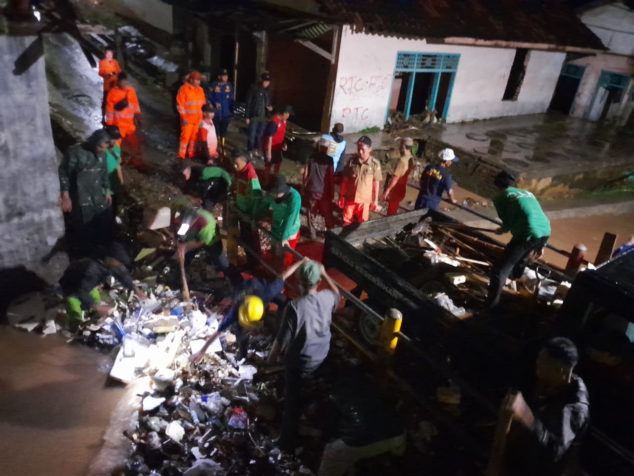 Satgas Gabungan Kota Bandar Lampung Gerak Cepat Tangani Dampak Hujan Lebat