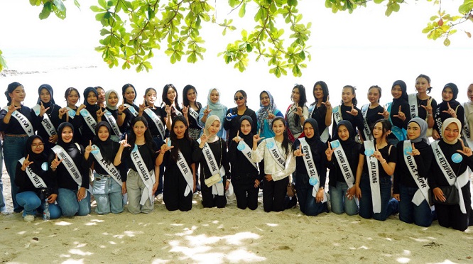 Zita Anjani Ajak Finalis Muli Mekhanai Bersih  Pantai Semukuk, Titip Misi Jaga Lingkungan