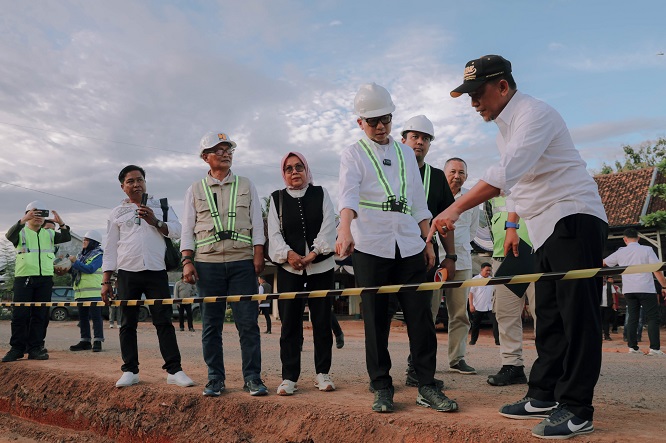 Gubernur Rahmat Mirzani Djausal Awali Pembangunan 3 Paket Perbaikan Jalan di Way Kanan