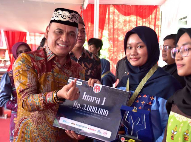 55 Peserta, Motif Saka Pena Tampil Terbaik di Lomba Batik Metro