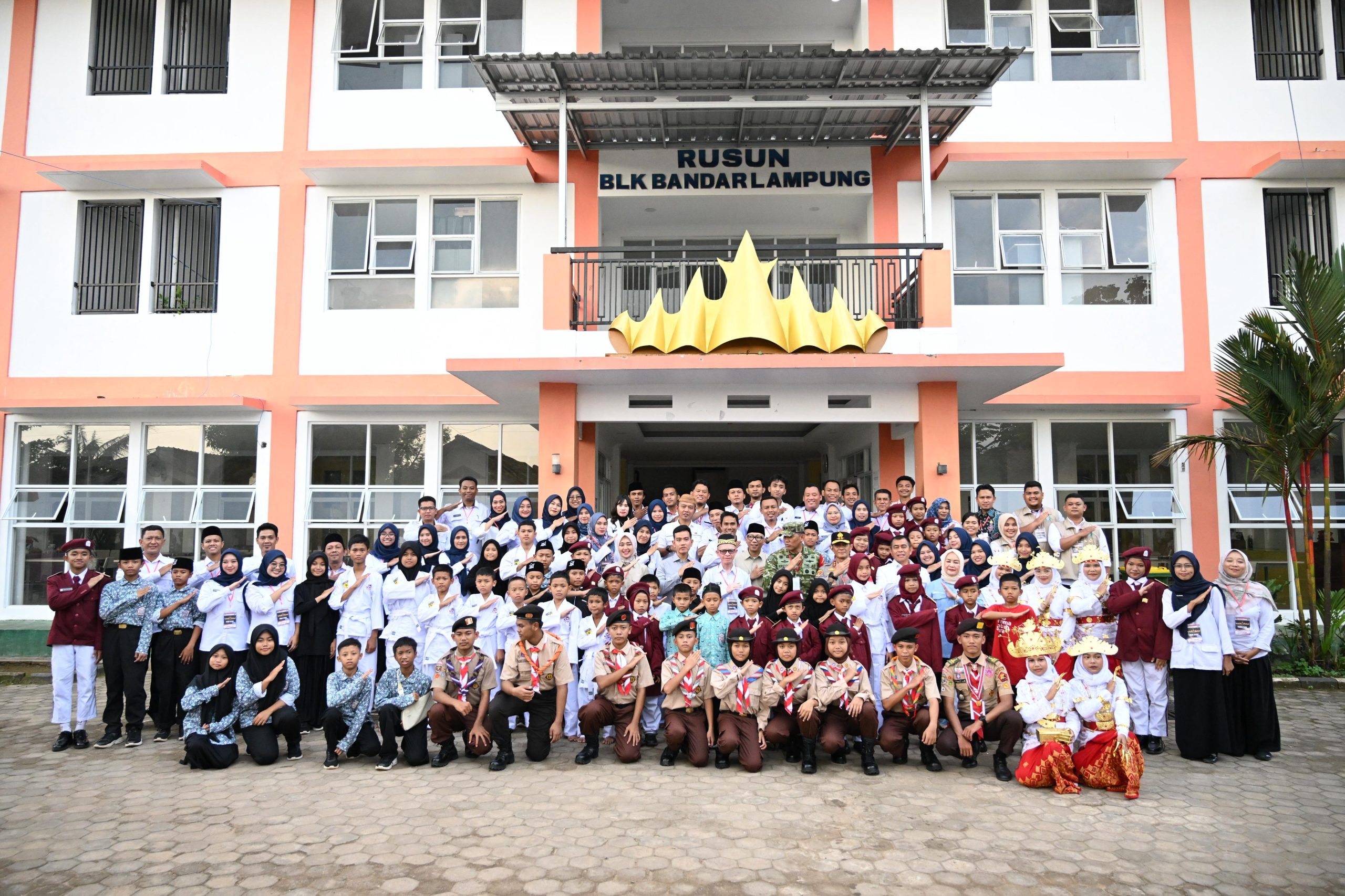 Tinjau Sekolah Rakyat Terintegrasi 35 Bandar Lampung, Wapres Tekankan Semangat Belajar dan Kenyamanan Siswa