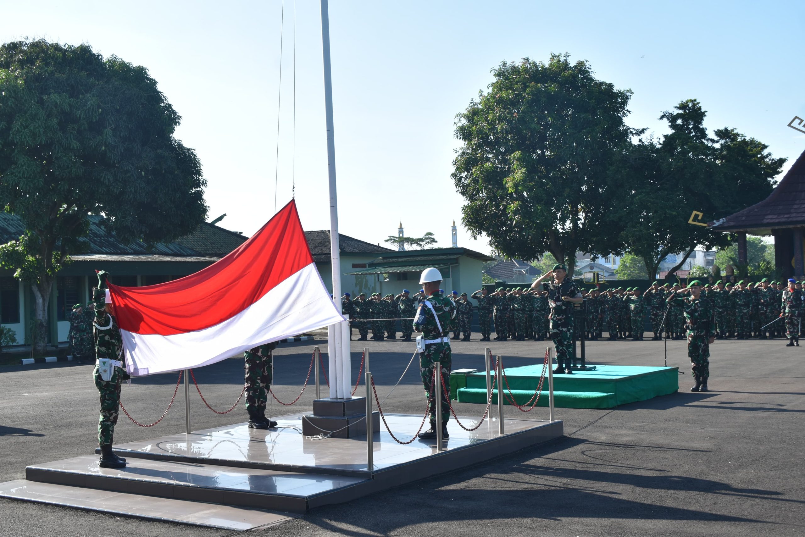 Danrem 043/Gatam Pimpin Upacara Bulanan, Sampaikan Amanat KASAD
