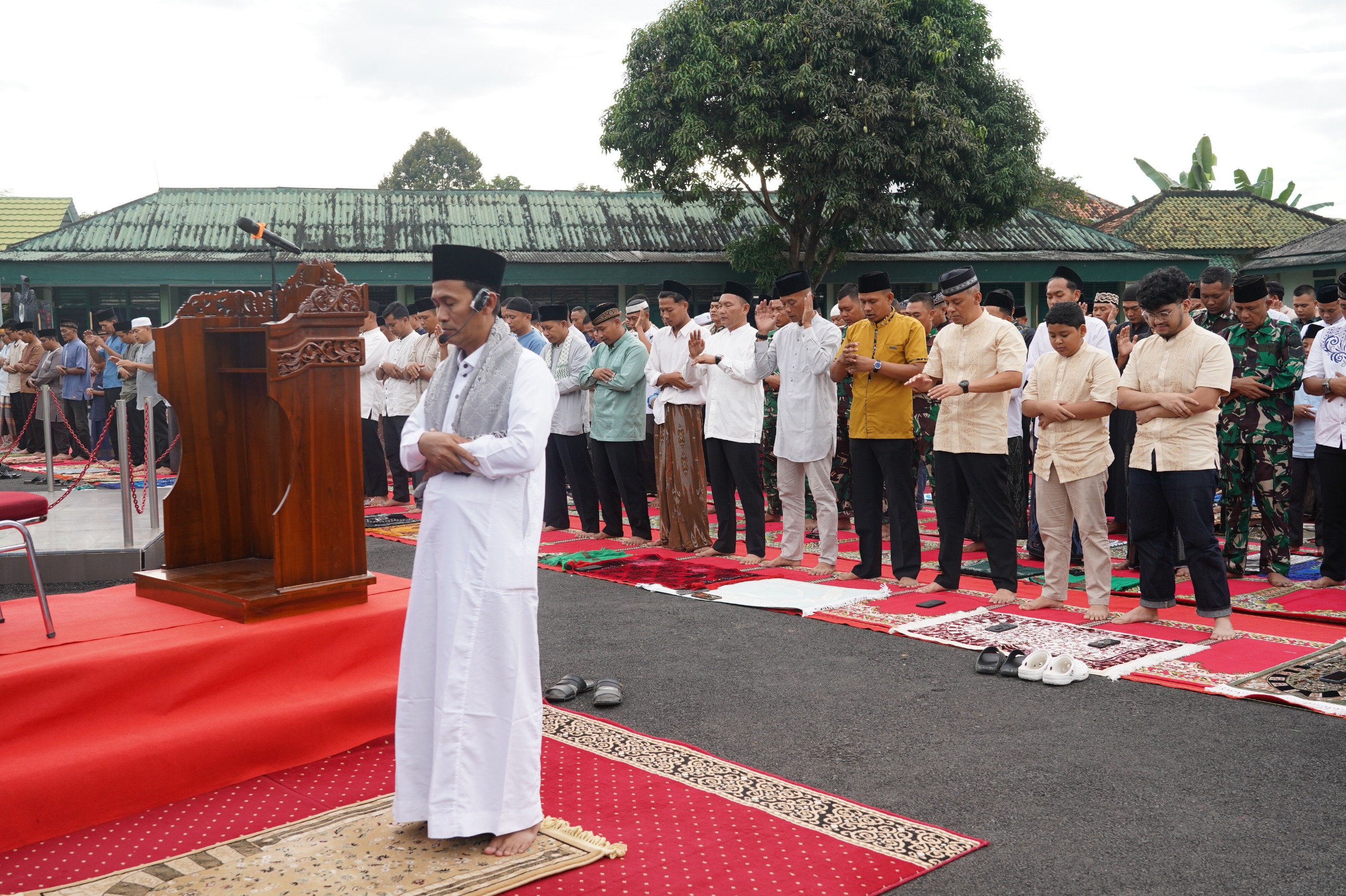 Ciptakan Kebersamaan di Kota Metro, Korem 043/Gatam Gelar Sholat Idul Adha Bersama Masyarakat