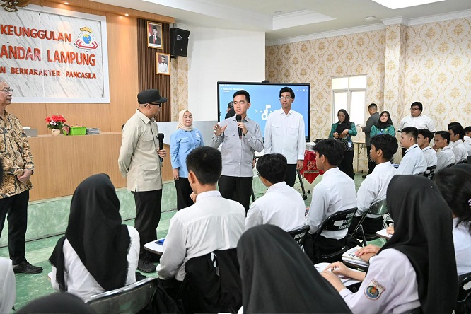 Wakil Presiden Tinjau Pelatihan Vokasi di SMKN 4 Bandar Lampung