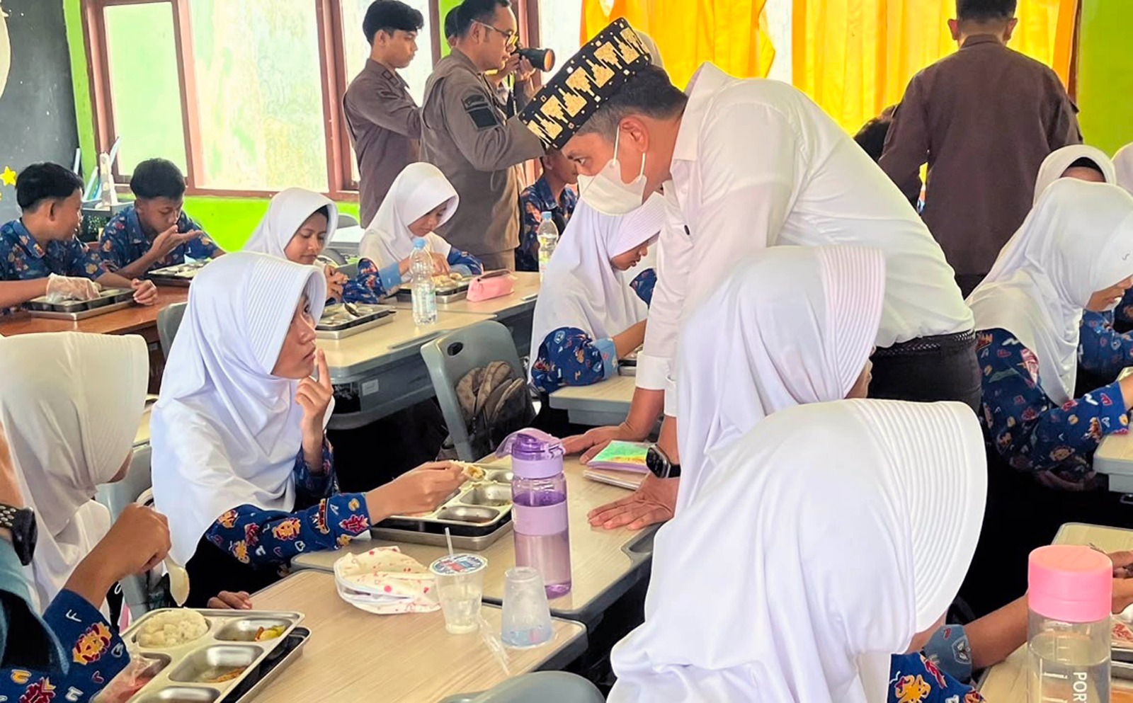 Turun Langsung ke Sekolah di Natar, Bupati Radityo Egi dan Kajati Lampung Pastikan Program MBG Berjalan Sesuai SOP