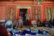 Gubernur Tinjau Desa Wisata Budaya Marga Teluk, Dorong Pelestarian Budaya dan Penguatan Karakter Generasi Muda