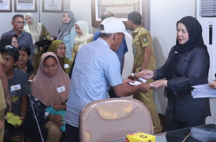 Wali Kota Bandar Lampung Salurkan Bantuan Korban Bencana, Pengobatan dan Santunan Kematian