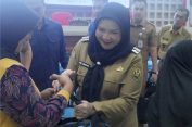 Wali Kota Bandar Lampung Serahkan Langsung Bantuan Telur Untuk Pemenuhan Gizi Keluarga Berisiko Stunting