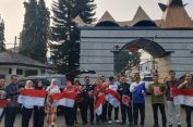 Pemprov Lampung Dorong Nasionalisme Lewat Gerakan Pembagian Bendera Merah Putih