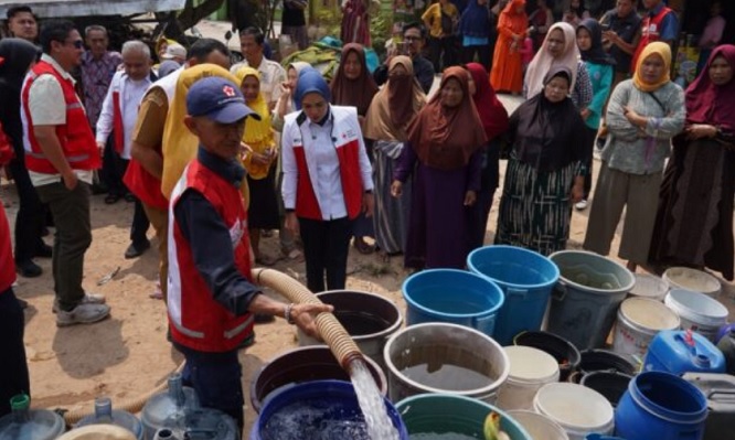 PMI Lampung Distribusikan Bantuan  Air Bersih Ke Warga Terdampak Krisis  Air