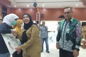 Pemkot Bandar Lampung Bagikan BPJS Ketenagakerjaan Untuk  Pekerja Rentan, Linmas, Ketua RT dan Kaling