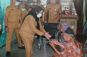 Pemkot Bandar Lampung Salurkan Bantuan Alat Kesehatan Ke Masyarakat Teluk Betung Barat