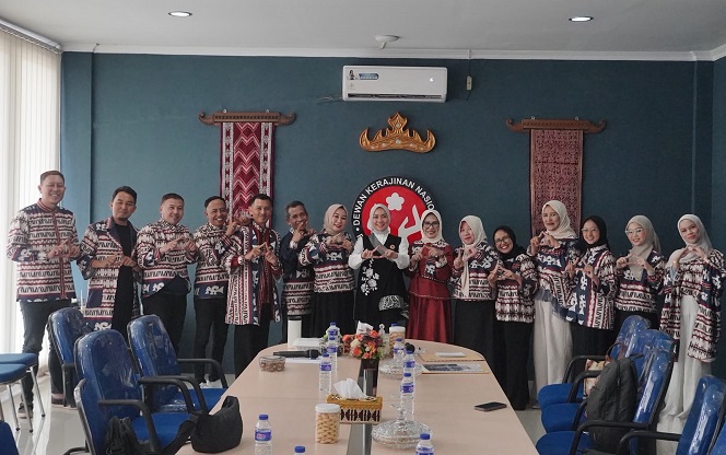 Ketua Dekranasda Provinsi Lampung Dukung Lampung  Fashion Tendance Jadi Penggerak Industri Kreatif