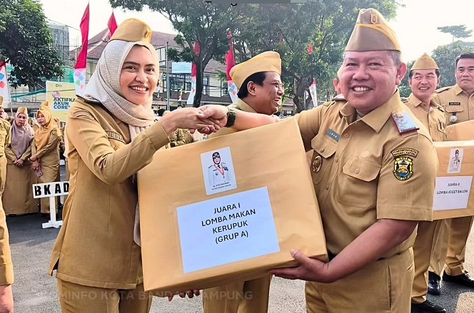 Pemkot Bandar Lampung Bagikan  Hadiah Pemenang Lomba Perayaan HUT Kemerdekaan RI ke-81