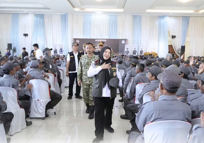 Wali Kota Eva Dwiana Hadiri Seminar Kemah Bakti Satya Linmas Bandar Lampung
