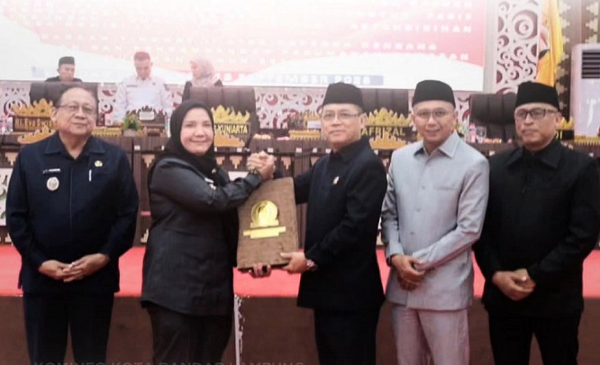 Wali Kota Eva Dwiana Hadiri Sidang Paripurna Raperda RP3KP 2026–2045