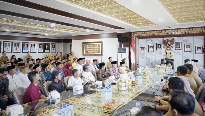 Wali Kota Eva Dwiana Serahkan Bantuan Hibah ke Pertuni Kota Bandar Lampung