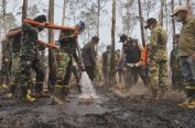 Gubernur Mirza Perkuat Penanganan Karhutla TNWK, Pemadaman Dikebut dan Kesehatan Warga Jadi Perhatian