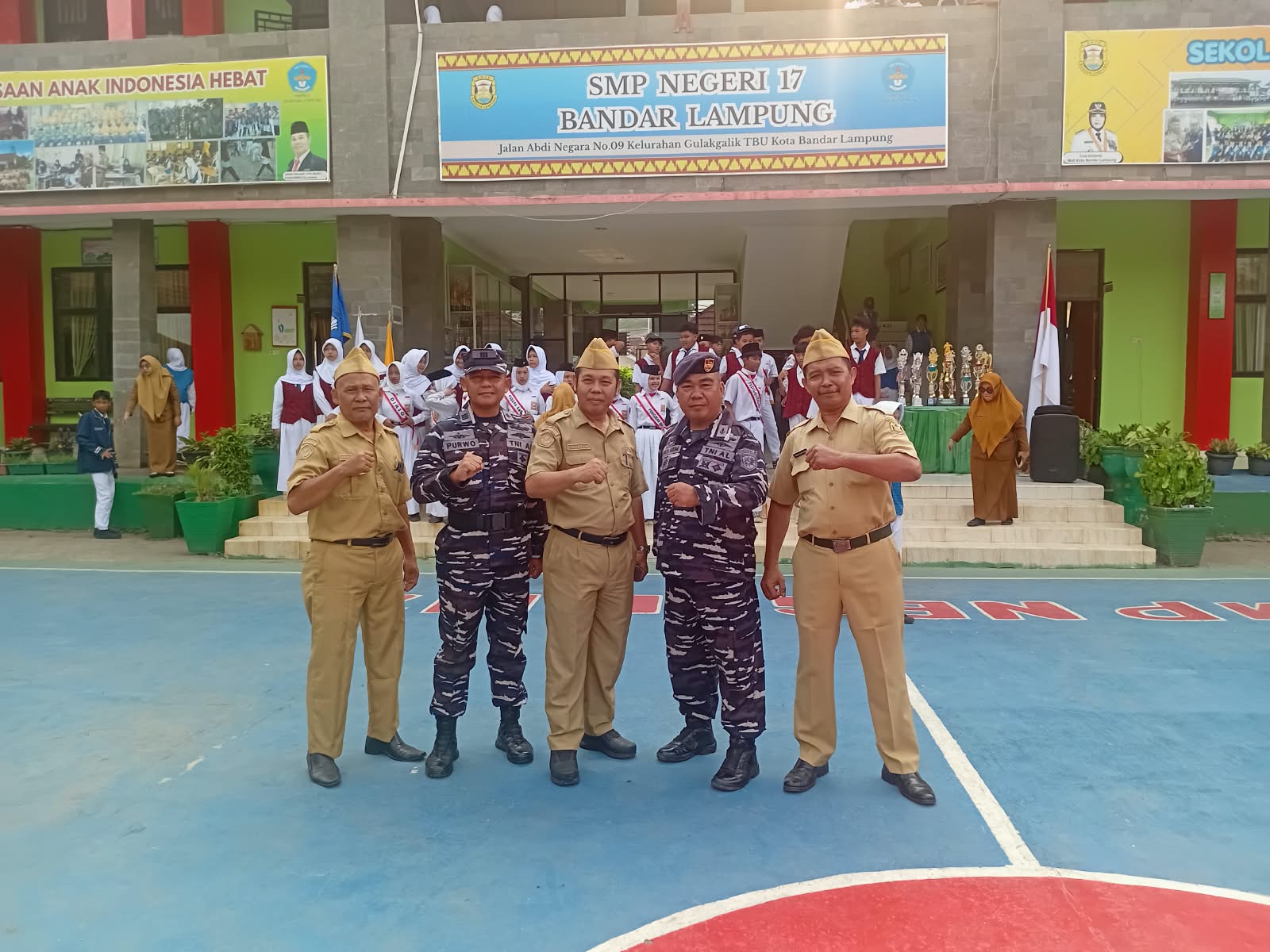 Tanamkan Disiplin dan Cinta Bahari, SMPN 17 Bandar Lampung Gandeng Lanal Lampung Jadi Pembina Upacara