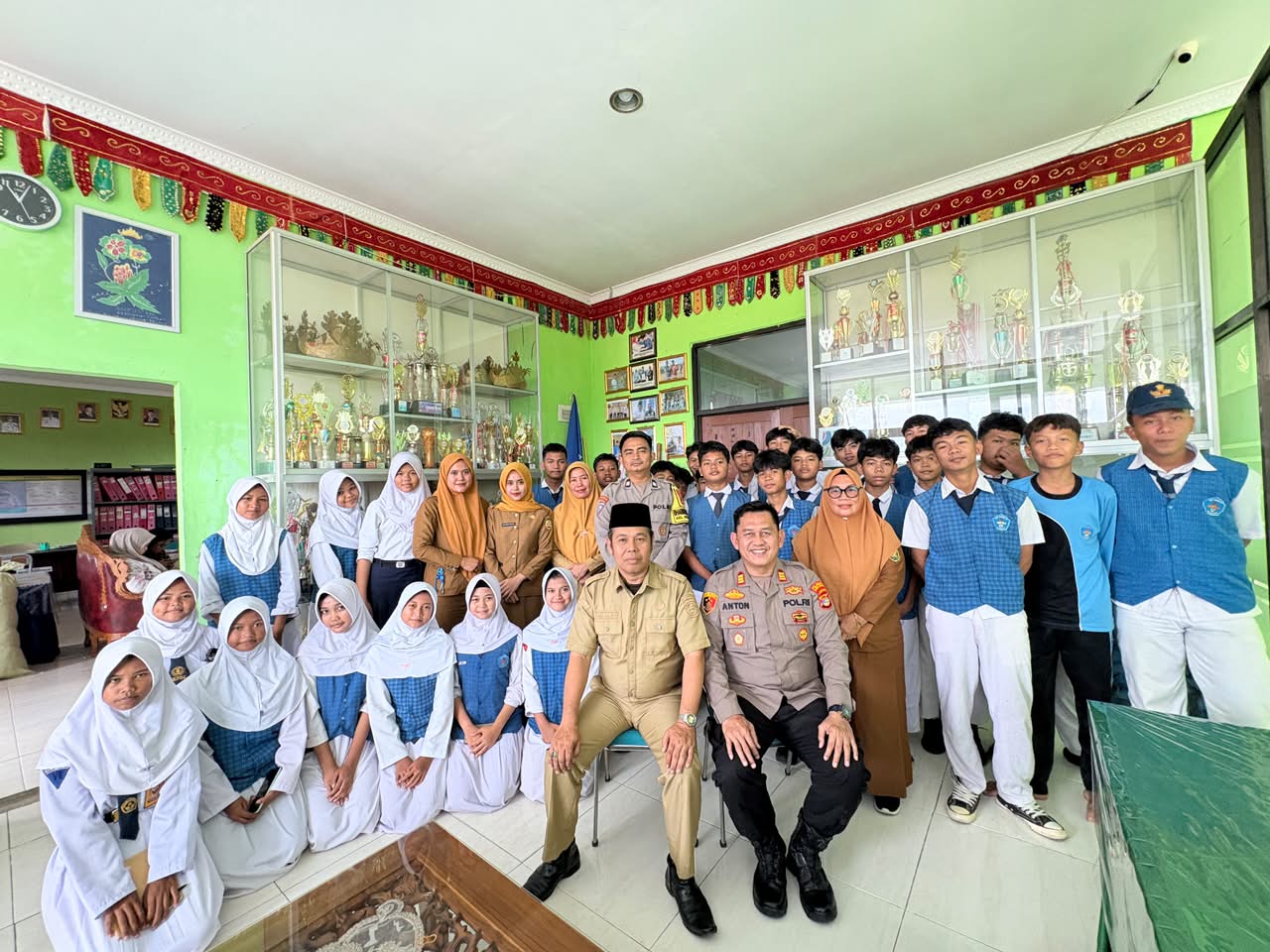 Cegah Kenakalan Remaja, SMPN 17 Bandar Lampung Gandeng Polsek, Kepsek Jondri Haryadi: Siswa Harus Taat Aturan dan Berbakti ke Orang Tua