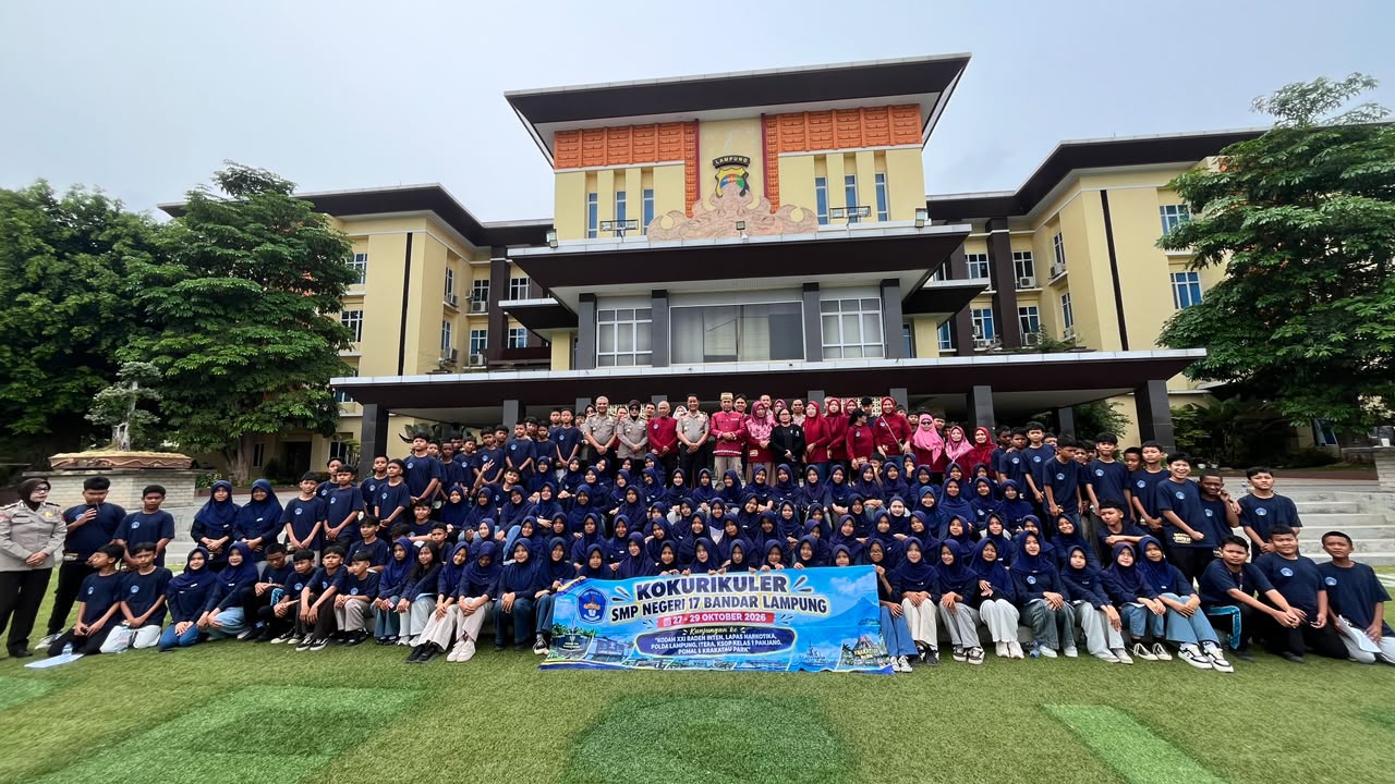 Dipimpin Kepsek Jondri Haryadi, 200 Siswa dan Guru SMPN 17 Bandar Lampung Kunjungi Polda Lampung Belajar Keberagaman dan NKRI